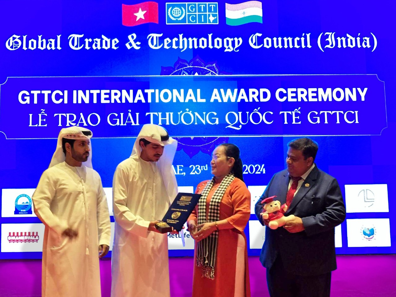 Kỹ sư nông nghiệp Việt Nam nhận giải thưởng Nhà khoa học tiêu biểu xuất sắc toàn cầu