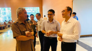 Ông Nguyễn Văn Bách - Trưởng Ban Chính sách tín dụng, Ngân hàng Agribank trao đổi cùng ông Nguyễn Ngọc Quang - Chủ tịch Varisme bên lề Hội thảo Ông Nguyễn Văn Bách - Trưởng Ban Chính sách tín dụng, Ngân hàng Agribank trao đổi cùng ông Nguyễn Ngọc Quang - Chủ tịch Varisme bên lề Hội thảo